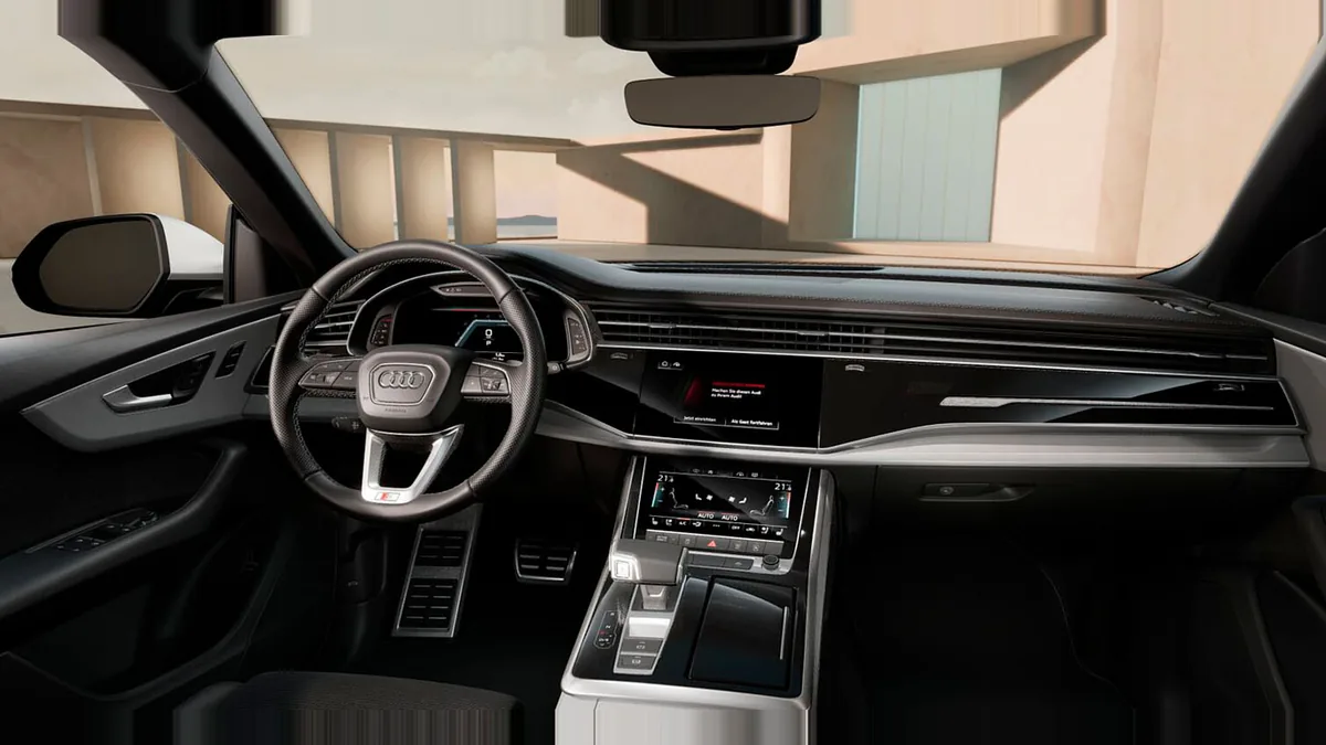 Audi Q8 SUV S line 45 TDI Quattro Tiptronic en renting en Málaga — Delantera
