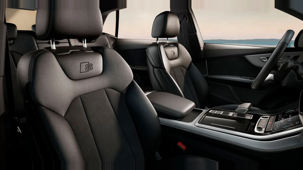 Audi Q8 SUV S line 45 TDI Quattro Tiptronic en renting en Málaga — Interior