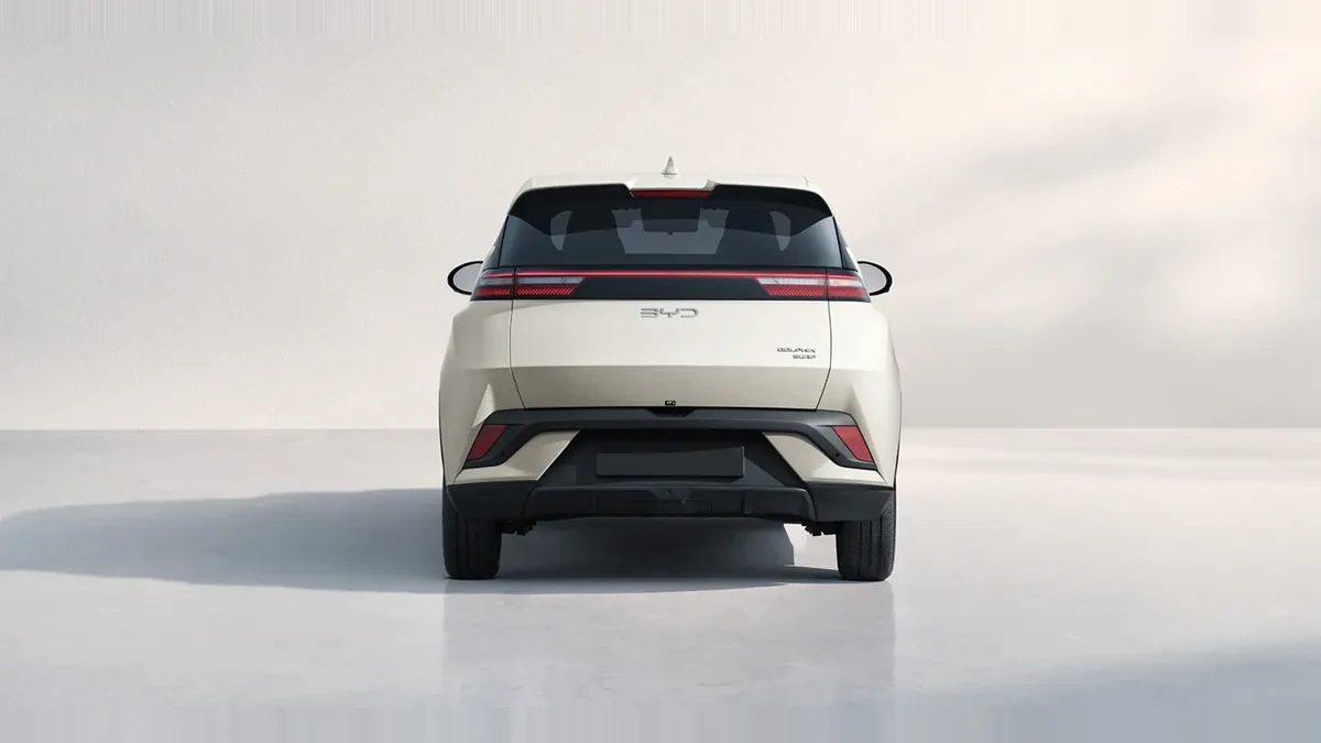 BYD Dolphin Surf Boost en renting en Málaga — Trasera