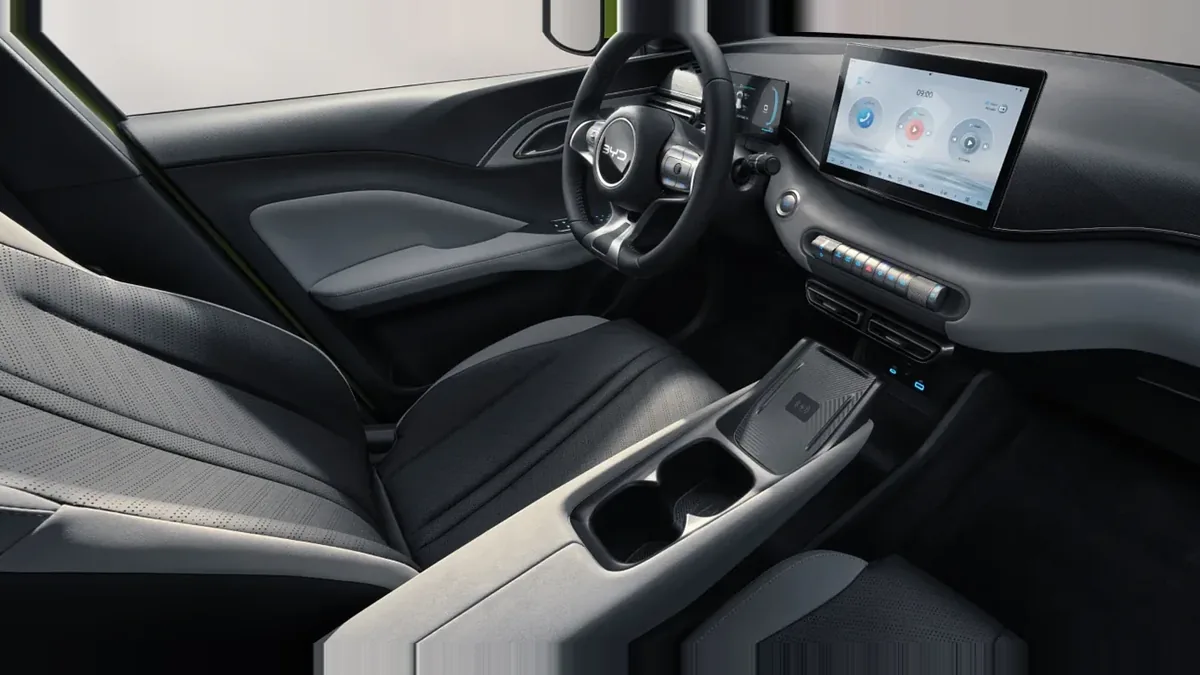 BYD Dolphin Surf Boost en renting en Málaga — Interior