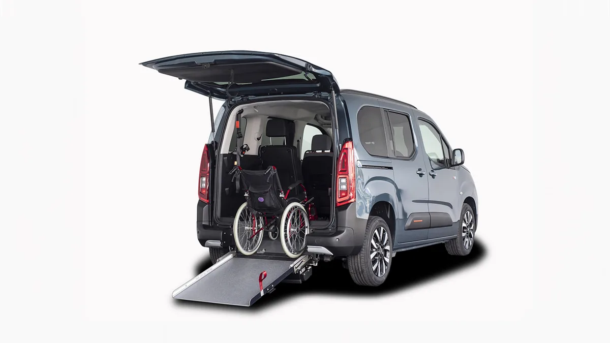 Citroën Berlingo Talla XL BlueHDi 100 YOU L2 N1 Adaptado en renting en Málaga — Lateral