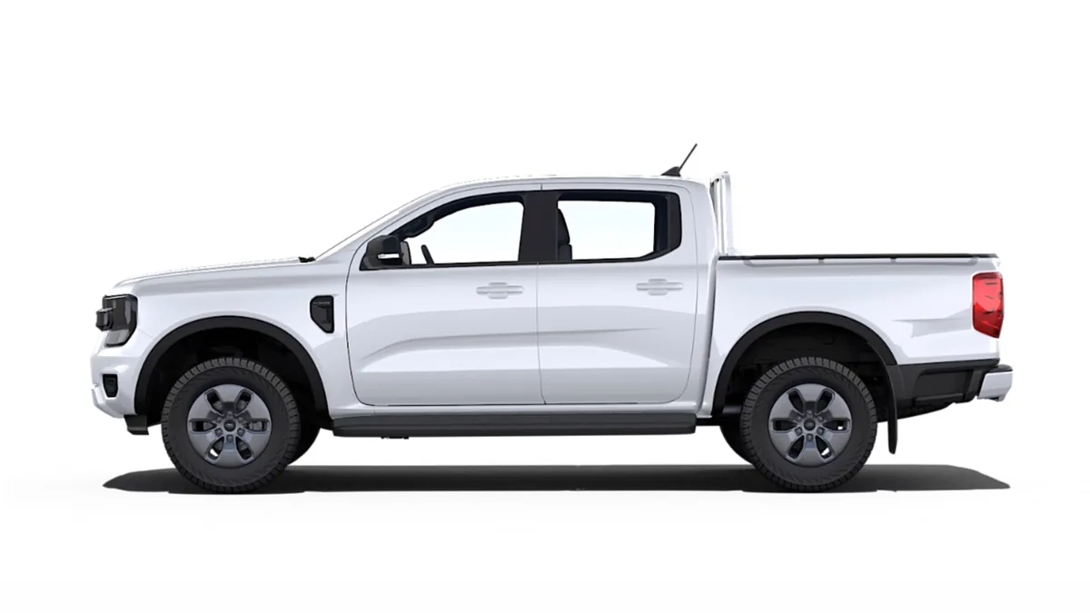 Ford Ranger XLT Doble Cabina 2.3 TVCT PHEV 280CV Automática II en renting en Málaga — Lateral
