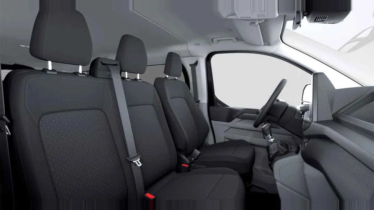 Ford Transit Custom Kombi 2.0 EcoBlue 150Cv 320 L1 Trend M1 II en renting en Málaga — Delantera