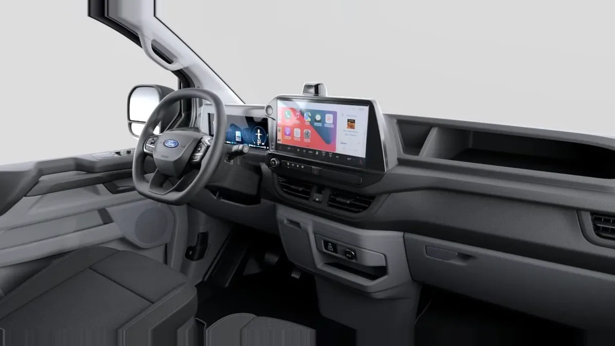 Ford TRANSIT CUSTOM Van 2.5 Duratec PHEV 171kW 320 L1 Trend en renting en Málaga — Delantera