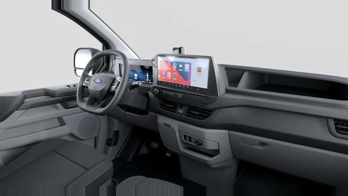 Ford TRANSIT Kombi 2.5 Duratec PHEV 171 340 L1 Trend en renting en Málaga — Delantera