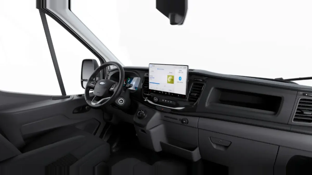 Ford Transit Van 350 L3 BEV Trend 184cv RWD II en renting en Málaga — Delantera