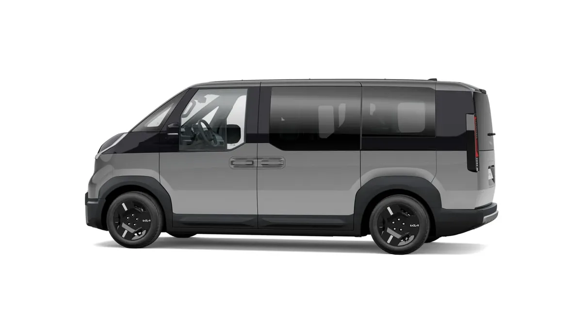 Kia PV5 Passenger L2H1 LR Plus en renting en Málaga — Lateral