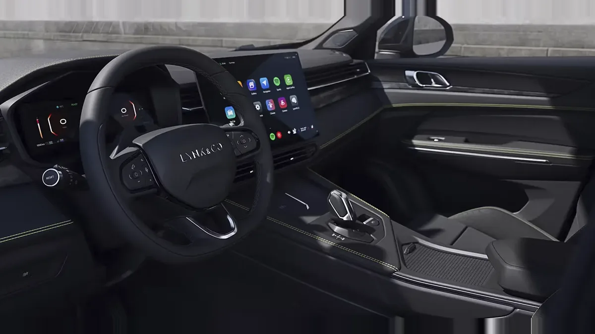 Lynk & Co 01 1.5 PHEV Core en renting en Málaga — Delantera
