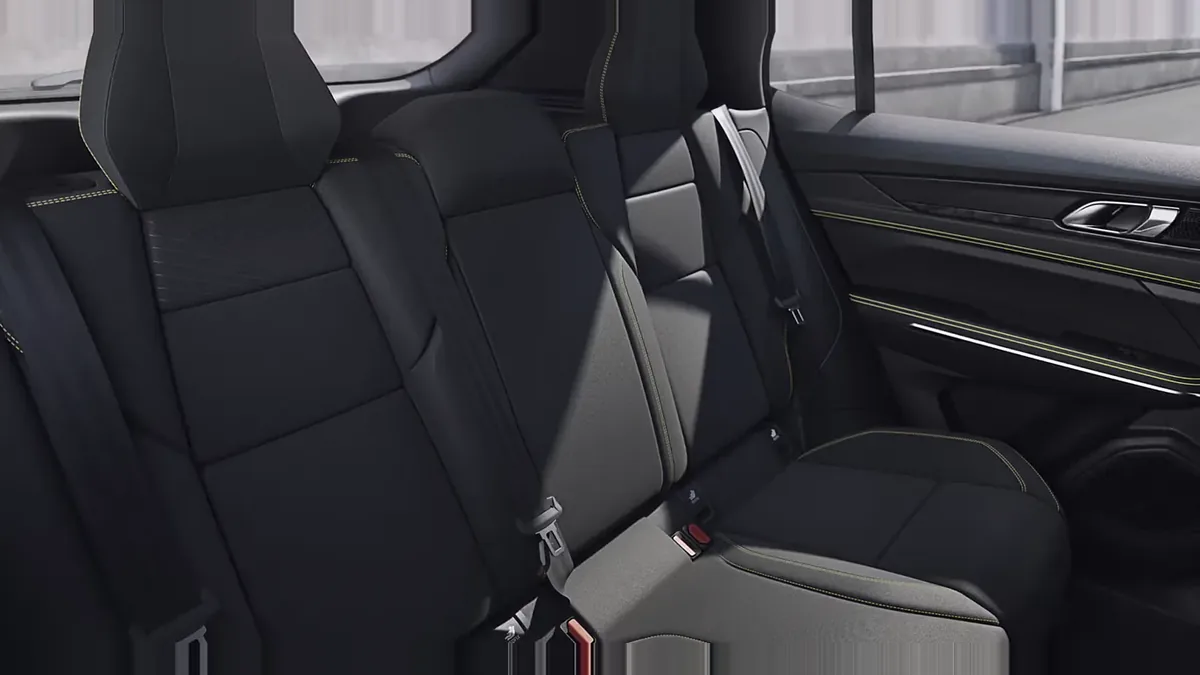 Lynk & Co 01 1.5 PHEV Core en renting en Málaga — vista 6