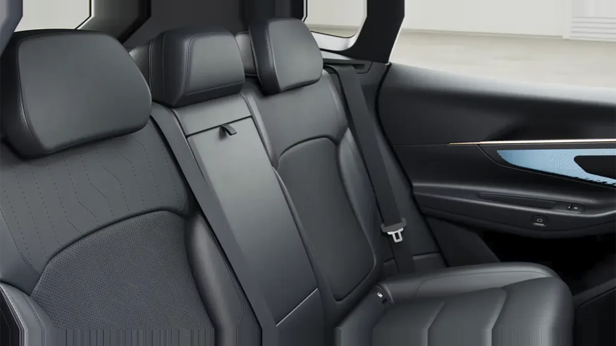 Lynk & Co 08 1.5 PHEV Core en renting en Málaga — vista 6