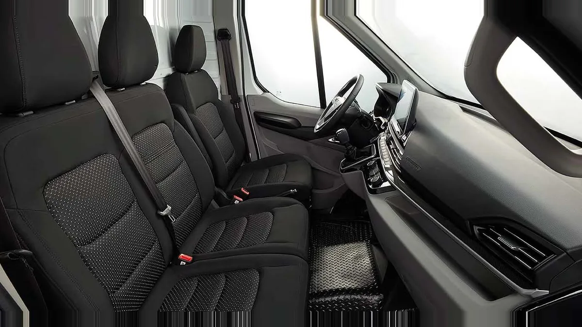 Maxus Deliver 9 Furgón 2.0D L3H2 150 (MERCANCÍAS PROPIAS) en renting en Málaga — vista 6