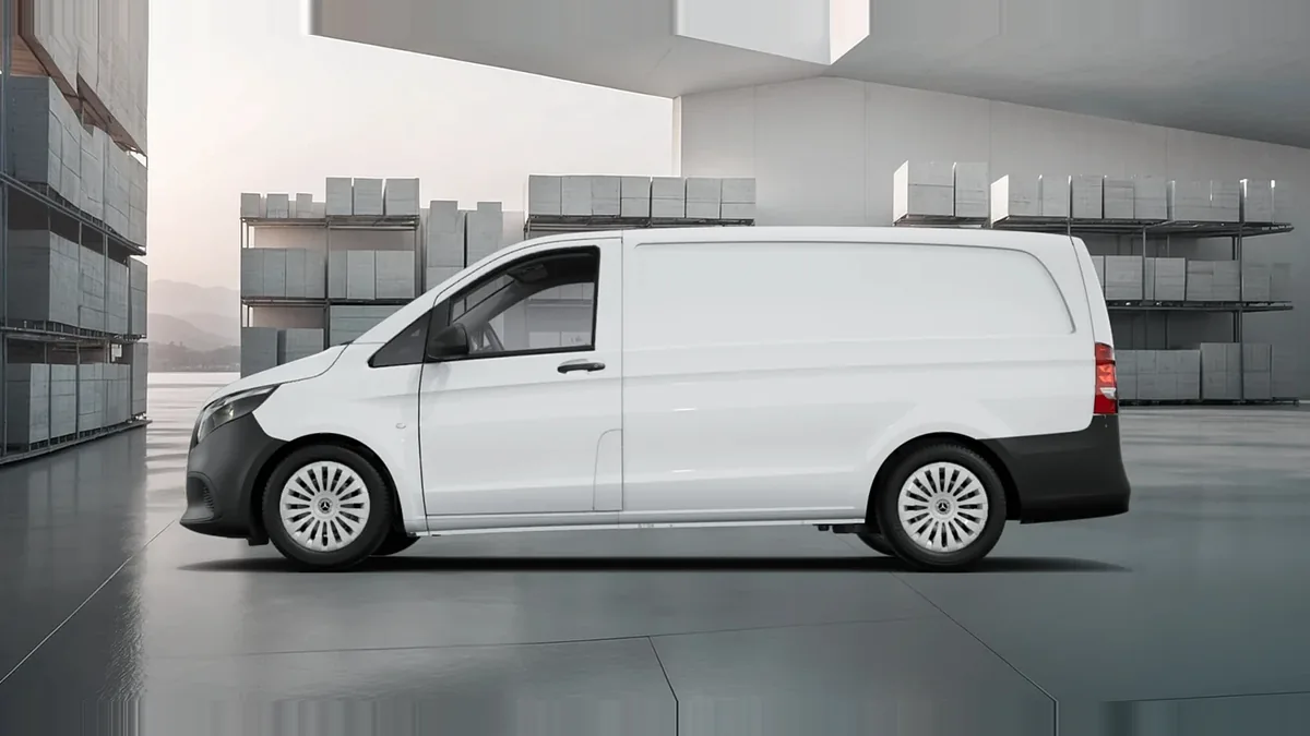 Mercedes-Benz Vito 110CDI 75kW Furgón Pro Larga en renting en Málaga — Lateral
