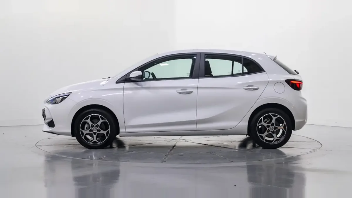 MG 3 1.5 Comfort en renting en Málaga — Lateral