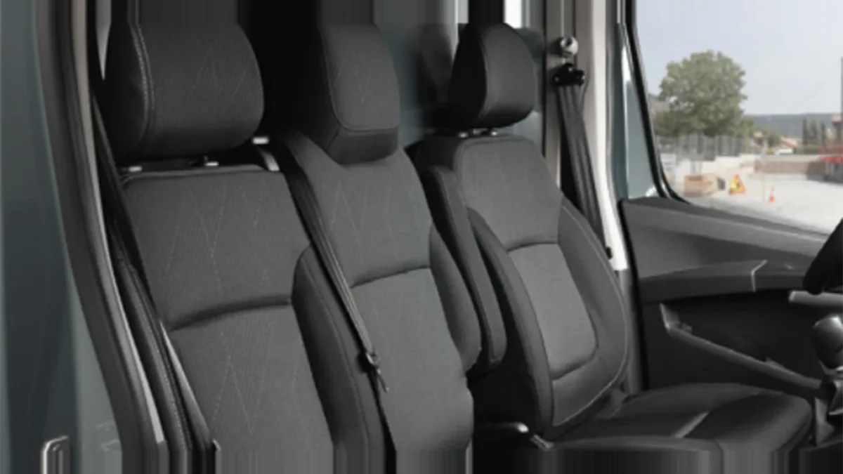 Nissan Primastar Furgón 2.0 DCI S&S L1H1 Acenta 110CV (MERCANCÍAS TERCEROS) en renting en Málaga — Trasera