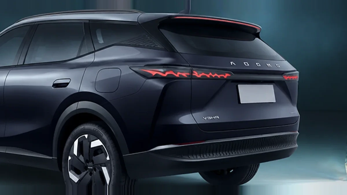 Omoda 7 1.5 TGDI PHEV Premium 279CV en renting en Málaga — Lateral
