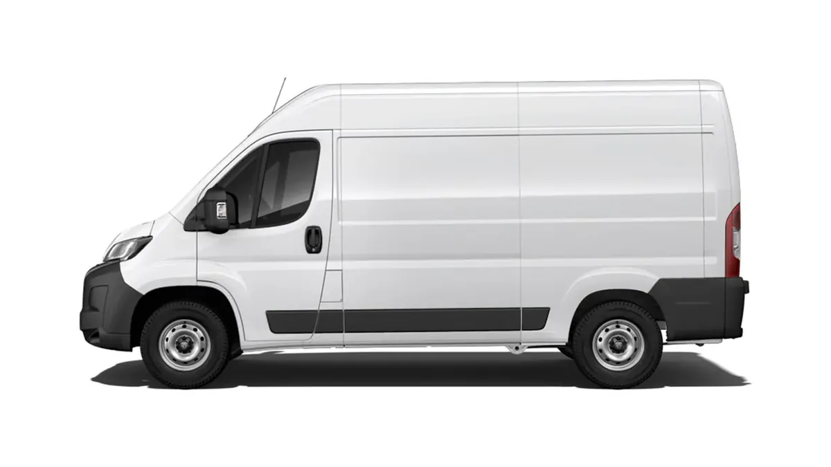 Peugeot Boxer 3.3 L2H2 BHDI 103kW en renting en Málaga — Lateral