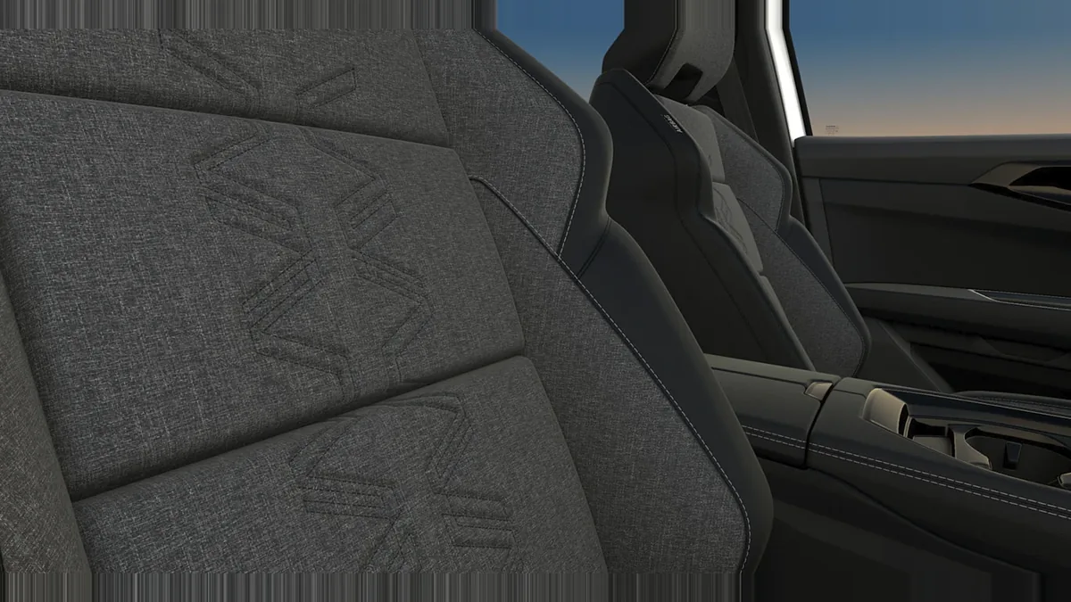 Renault Austral E-Tech Full Hybrid Evolution 147kW en renting en Málaga — Interior
